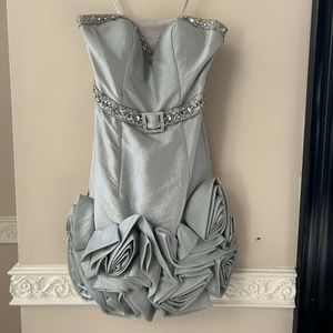 Tehrani Couture Silver scythe short cocktail dress with flower detailing - Sz 4